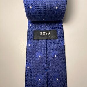Hugo Boss Silk Tie Navy Blue Floral Textured Modern Business Style 3.25